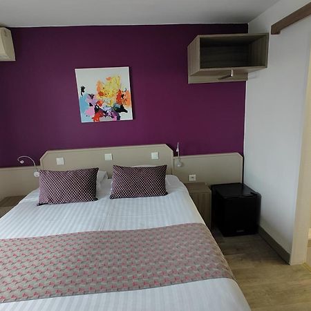 Logis Hotel Les Bleuets Royan Bagian luar foto