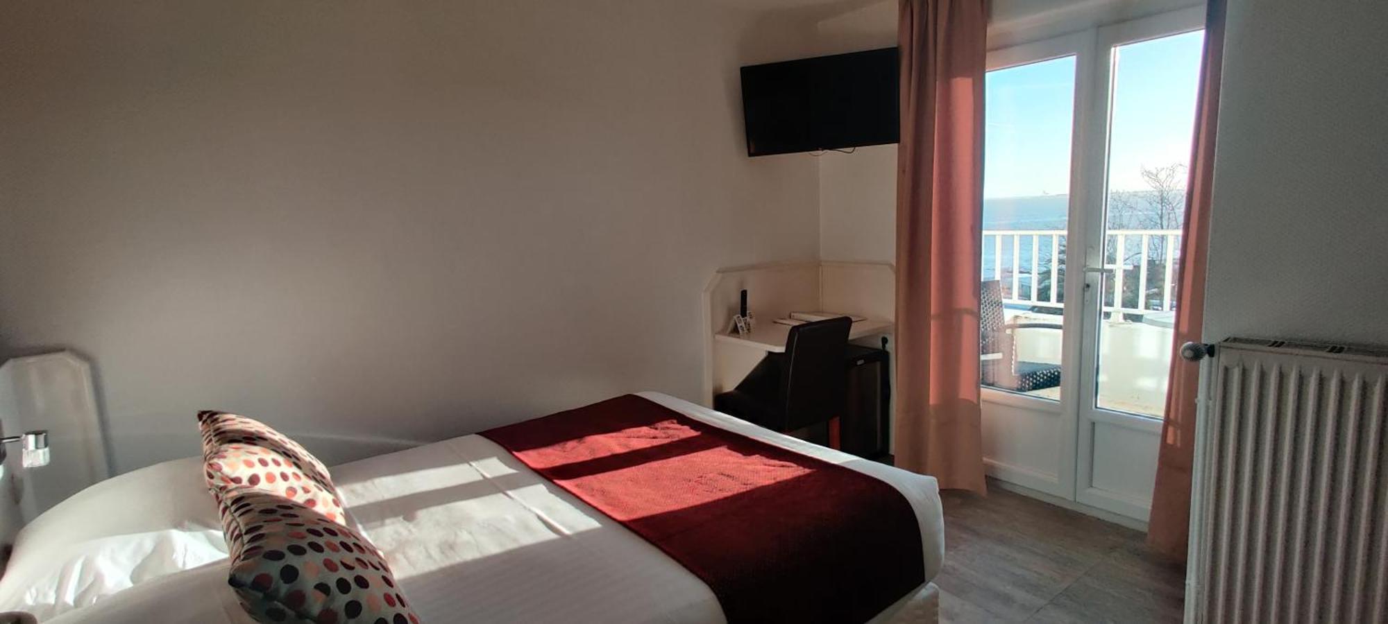 Logis Hotel Les Bleuets Royan Bagian luar foto